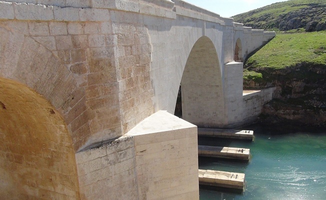 Adıyaman'ın tarihi Kızılin Köprüsü ziyaretçilerini bekliyor